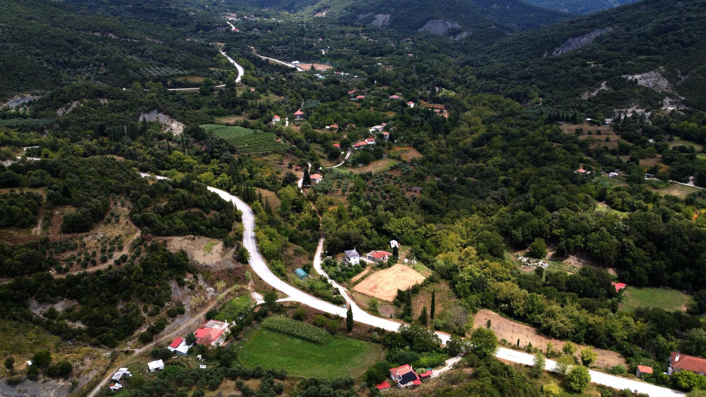 Wide mountain landscape, river corridor and cultivated land around Olivestone